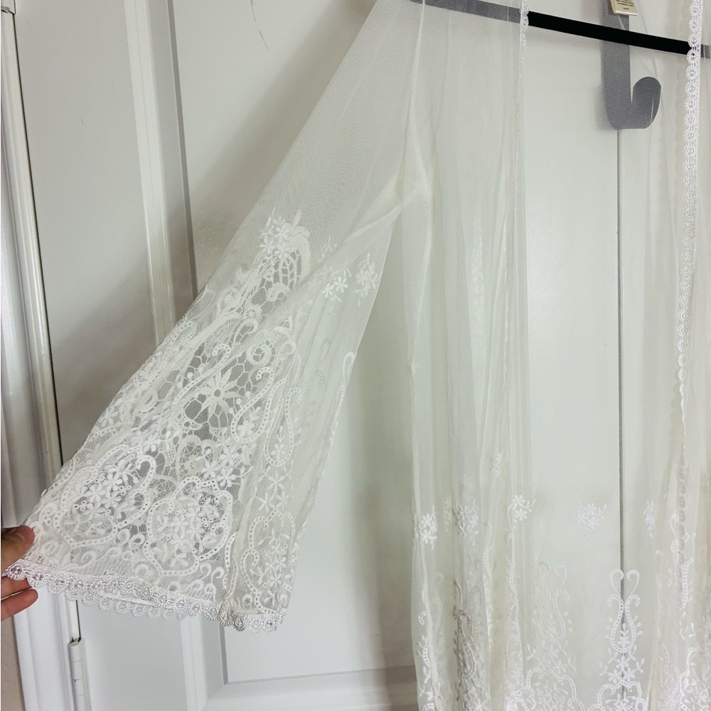 In Bloom by Jonquil Bohemian Cream Kimono with Lace accents Feminine, Elegant L - Picture 4 of 9